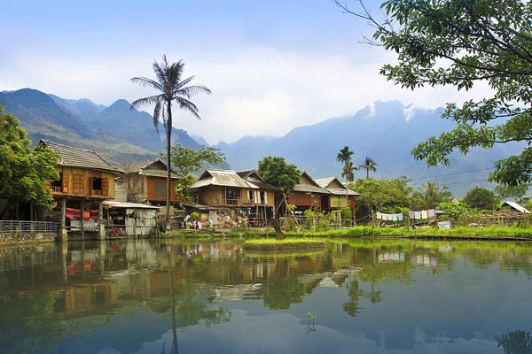 Private car pickup in Mai Chau